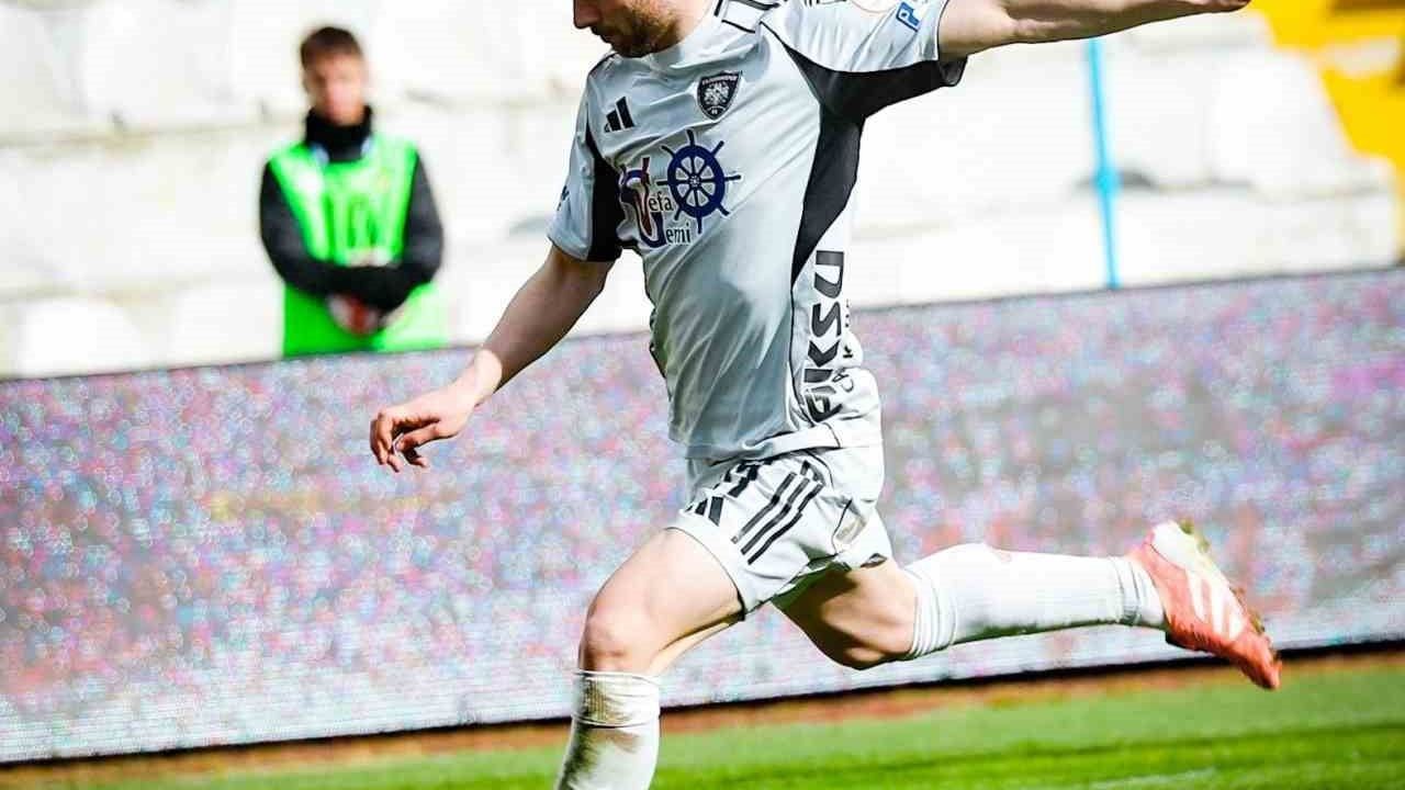 Erzurumspor FK, Murat Cem Akpınar ile 1 yıllık sözleşme uzattı