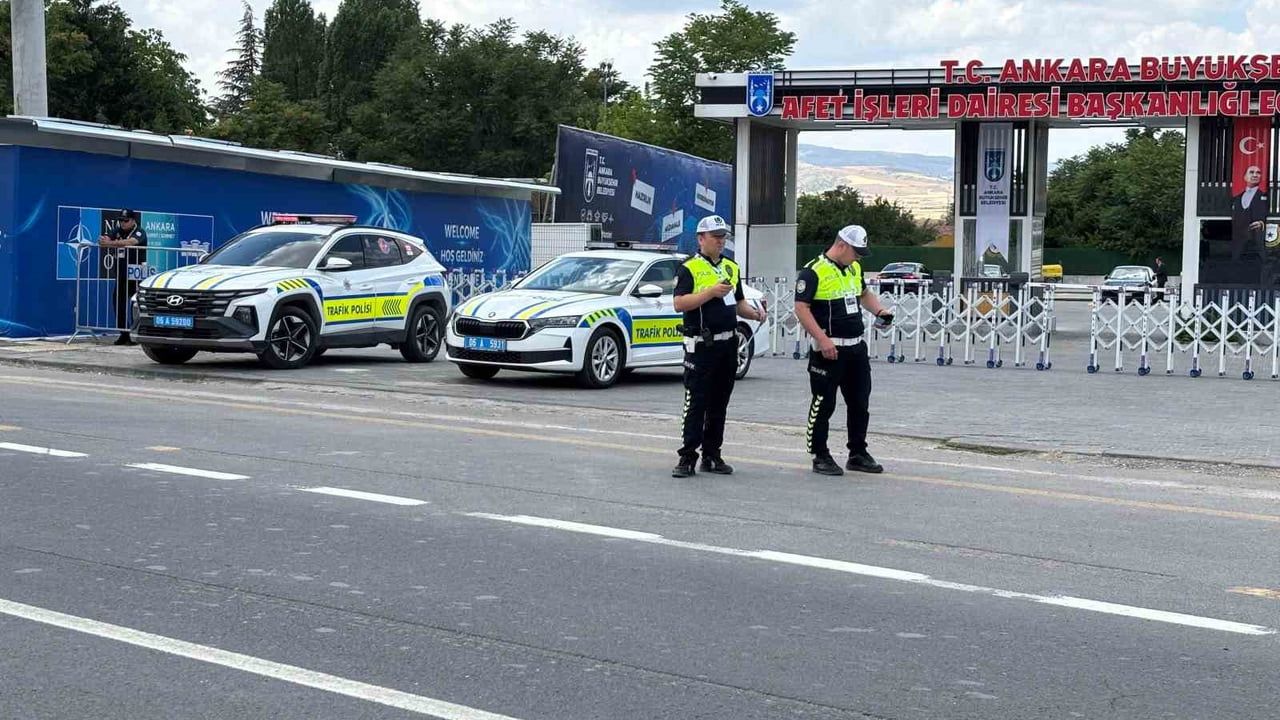 Esenboğa'da Trump'ın ineceği uçuş için güvenlik önlemleri artırıldı