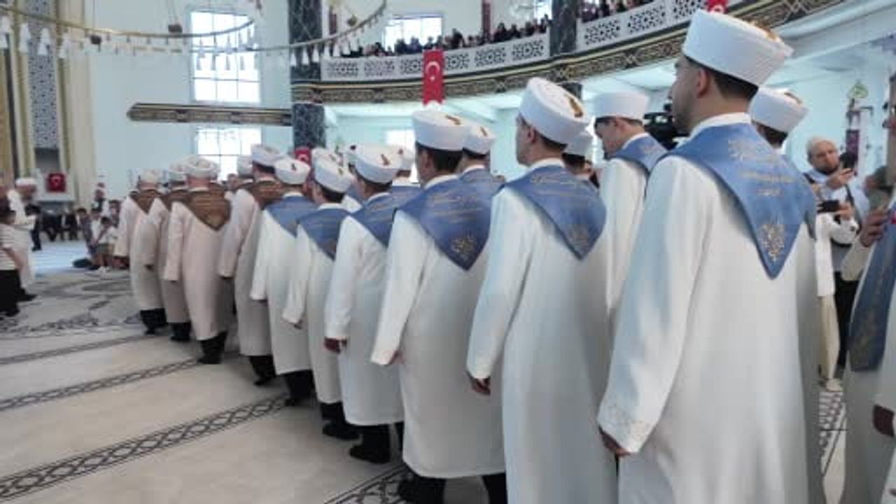 Esenler’de 114 hafız icazet aldı: vali Davut Gül umre müjdesi verdi