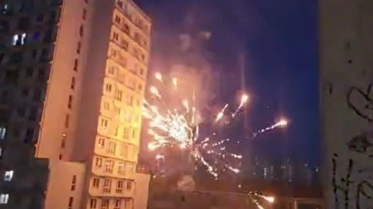 Esenyurt’ta havai fişek kavgası, iki aile birbirine girdi