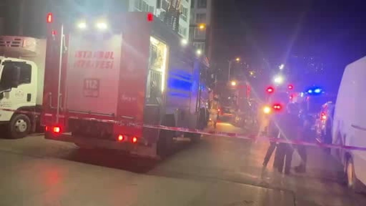 Esenyurt’ta merdiven boşluğundaki yangın 13 kişinin tahliyesine neden oldu