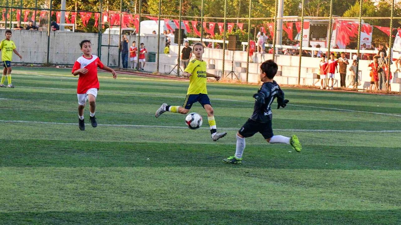 Esenyurt'ta minik kramponlardan büyük final