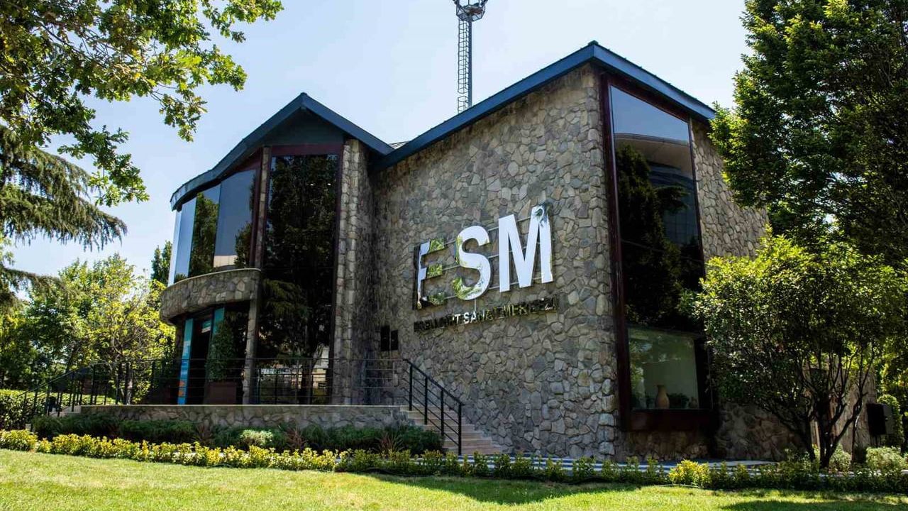 Esenyurt'ta park içindeki merkez kültür hayatını canlandırıyor