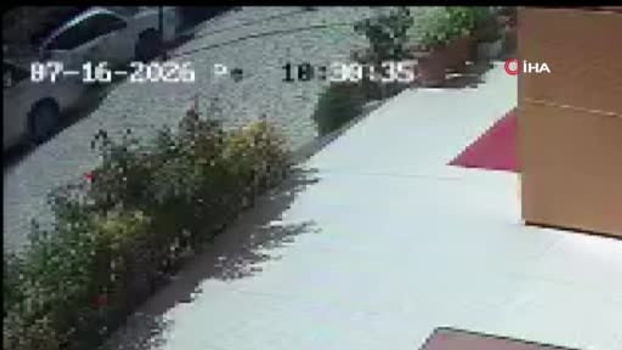Esenyurt'ta yaşlı adama silahlı saldırı: o anlar kamerada