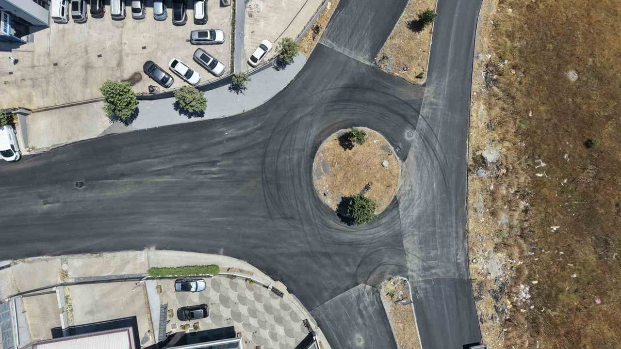 Esenyurt'ta yol yenileme çalışmaları sürüyor