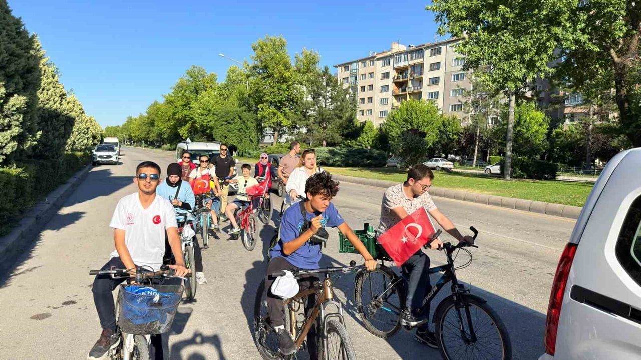 Eskişehir'de 15 Temmuz Demokrasi ve Millî Birlik Günü için anlamlı bisiklet turu