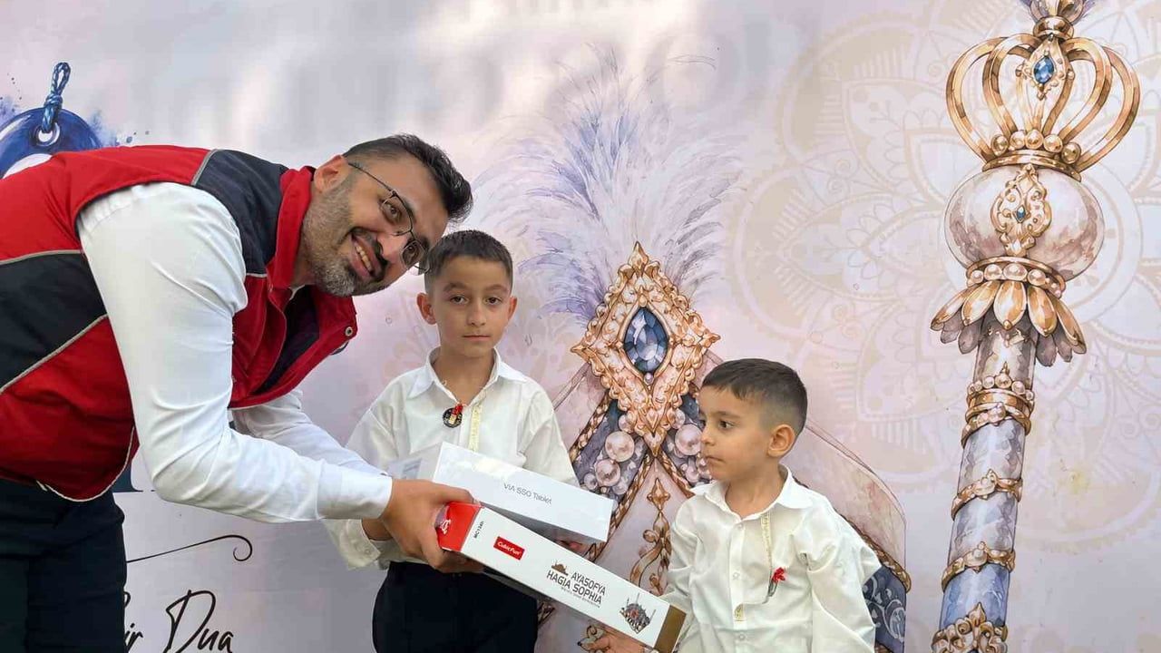 Eskişehir'de 26 çocuğun yüzünü güldüren toplu sünnet şöleni