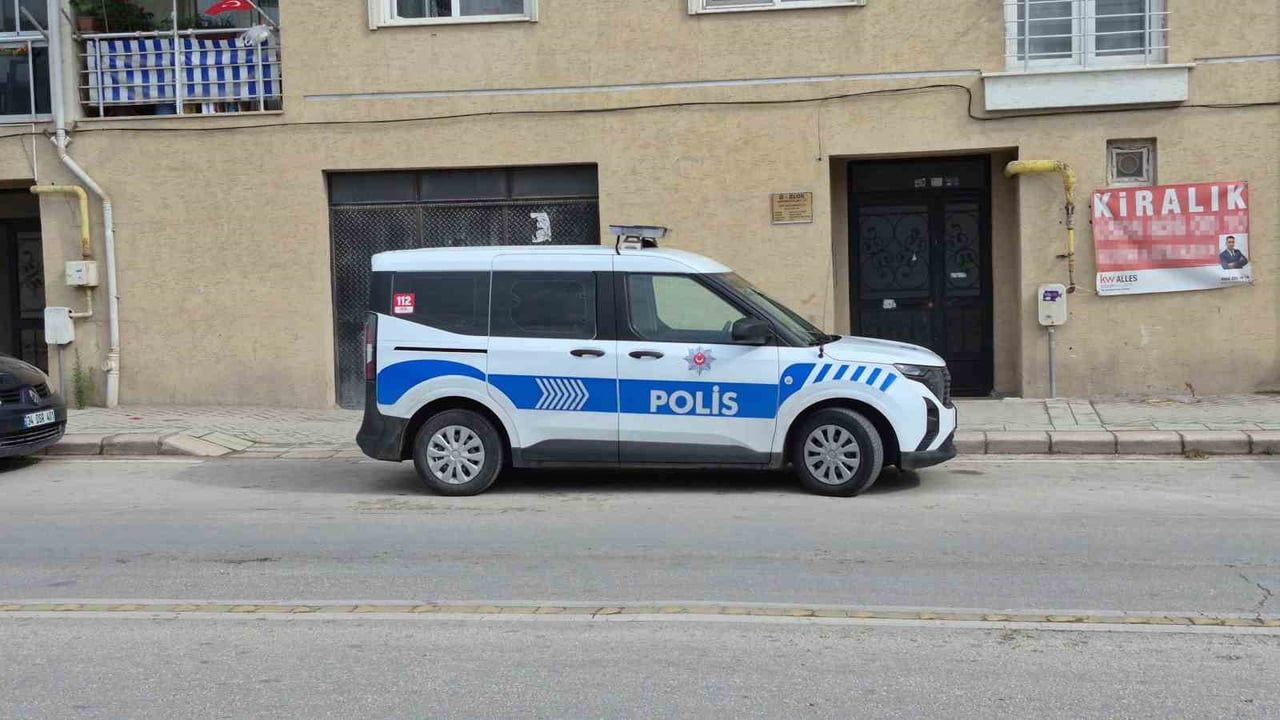 Eskişehir'de annesinin evinde hareketsiz bulunan 58 yaşındaki adamın ölümü inceleniyor