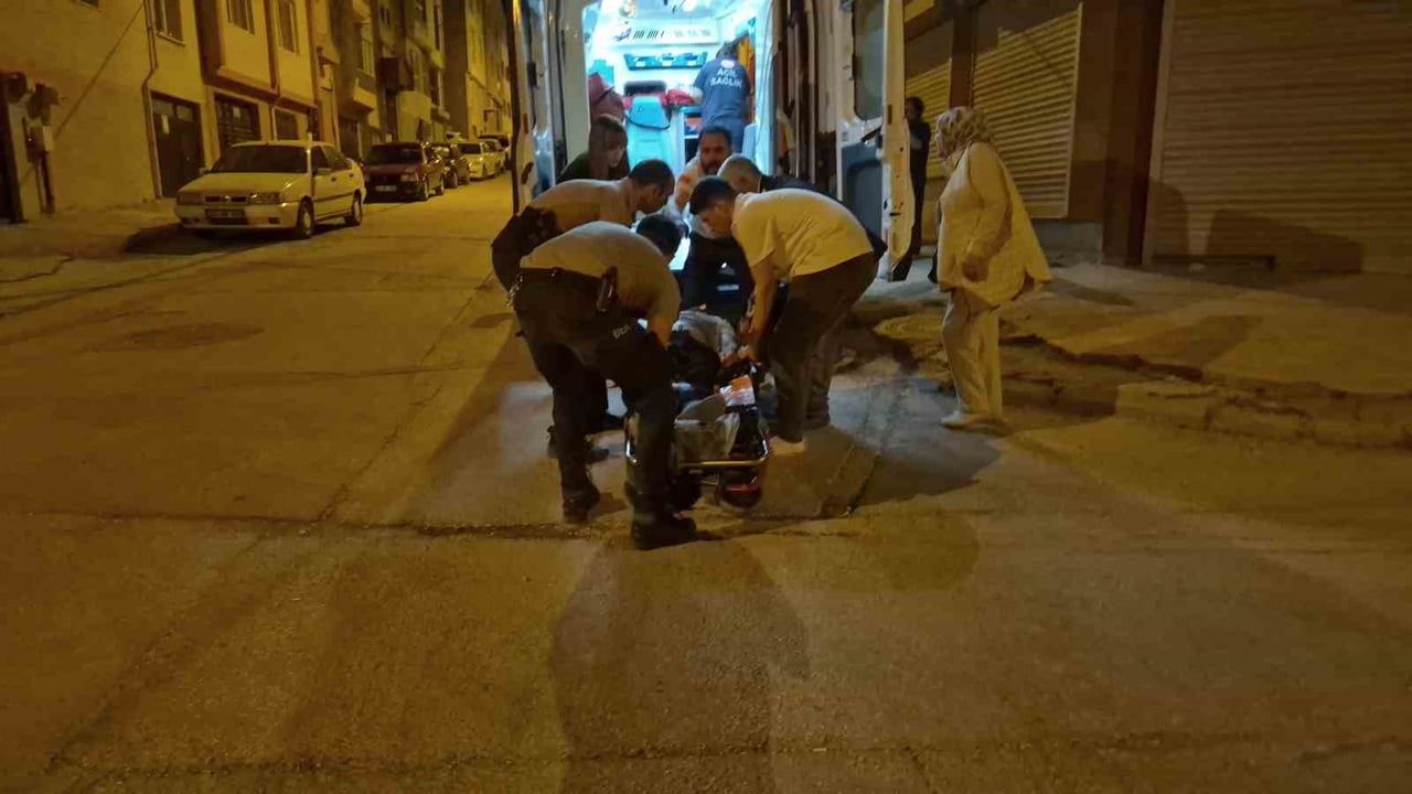 Eskişehir'de bunalıma giren kişi karnına bıçak sapladı