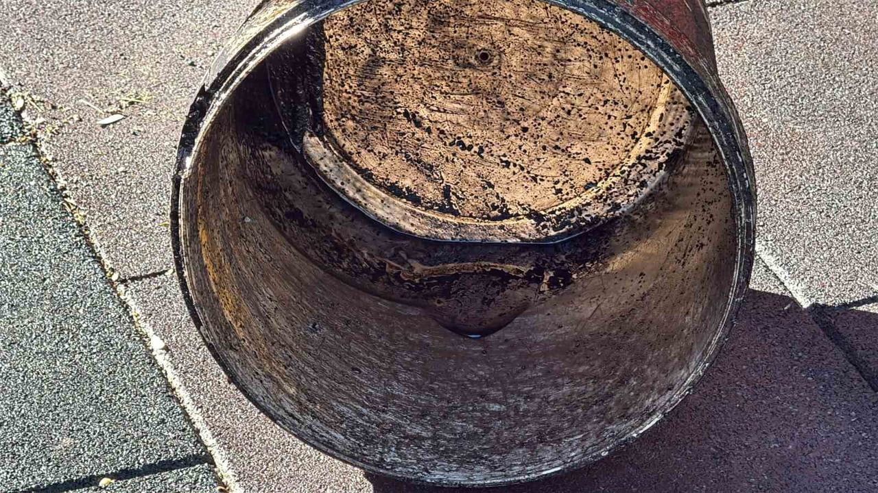 Eskişehir'de çocuk parkındaki kaydıraklara yanık yağ döküldü