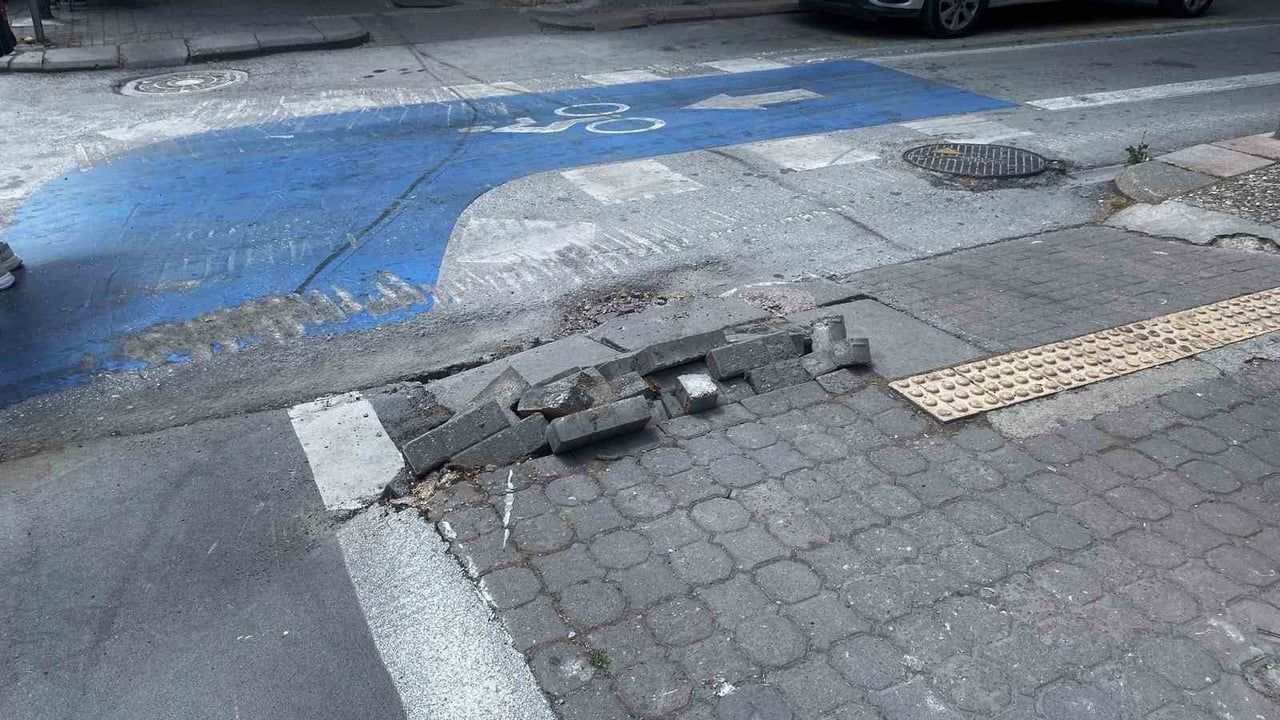 Eskişehir'de hasarlı kaldırım yayalar için düşme riski oluşturuyor