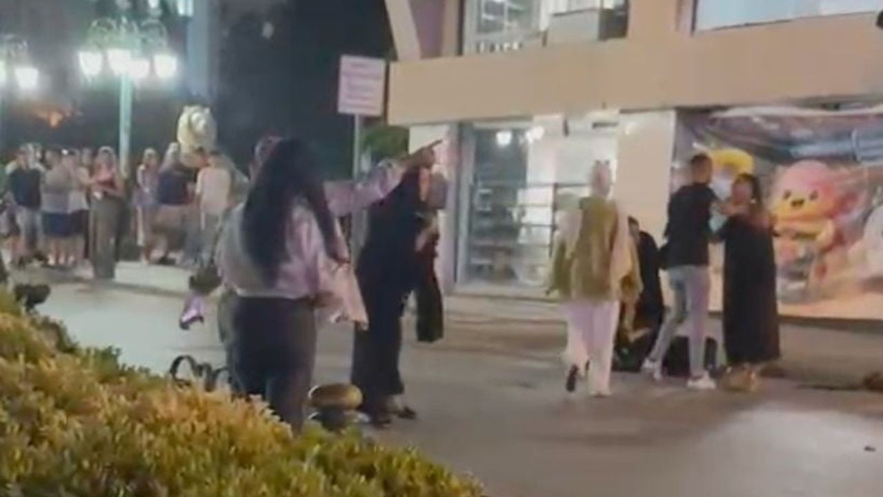 Eskişehir'de iki kadın grup arasında cadde ortasında kavga