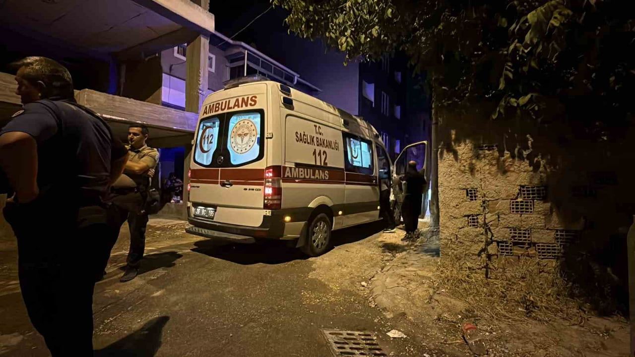 Eskişehir'de kendini karnından bıçaklamaya çalıştığı belirlenen kişi hastaneye kaldırıldı