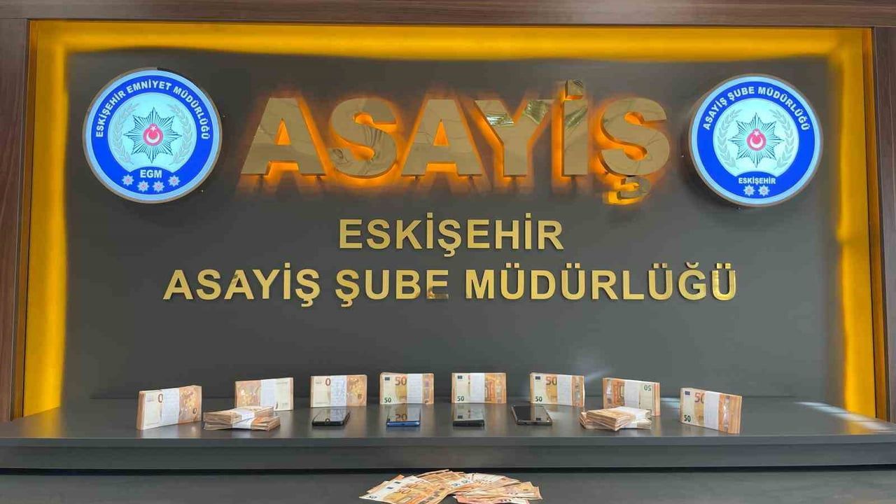 Eskişehir’de kendisini polis olarak tanıtan iki şüpheli yakalandı