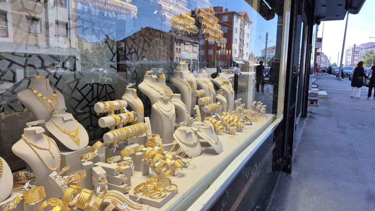 Eskişehir'de kuyumcuda altın bozdurma girişimi engellendi