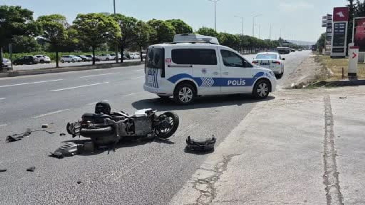 Eskişehir’de motosiklet otomobile arkadan çarptı: sürücü hafif yaralandı