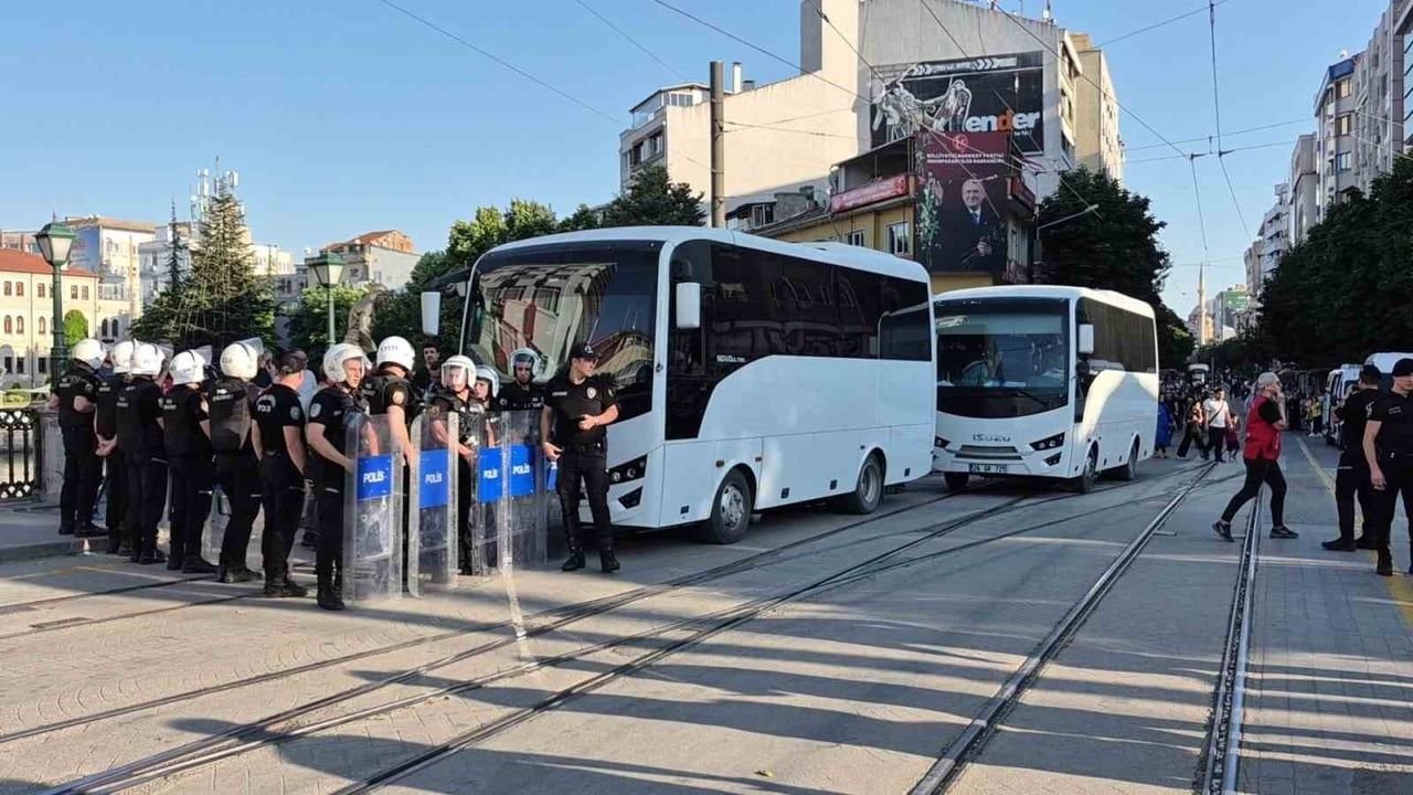 Eskişehir’de NATO karşıtı izinsiz eyleme müdahale: 35 gözaltı