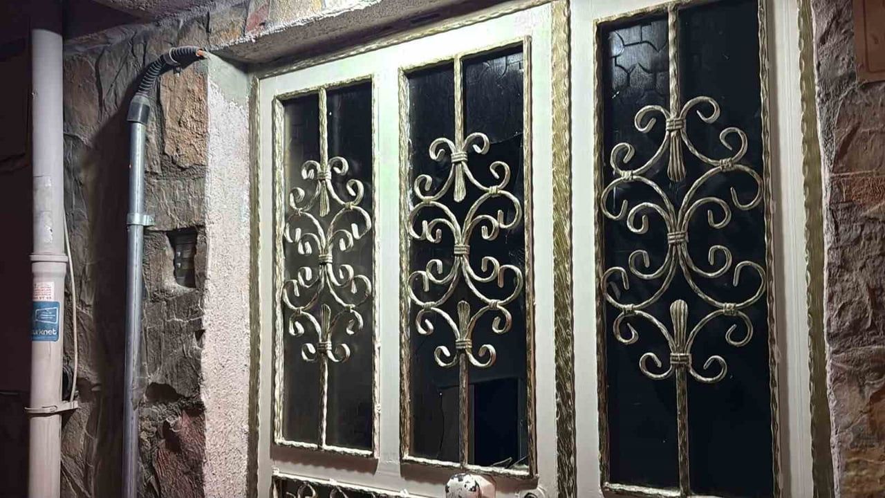 Eskişehir'de tartışma büyüdü, evin camlarını kırıp araçla uzaklaştı