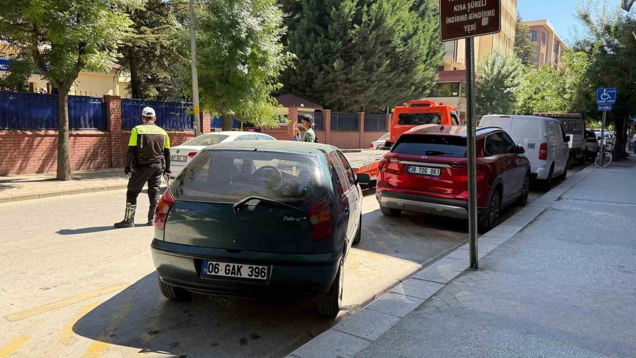 Eskişehir'de tur otobüsü park alanlarını işgal eden araçlara ceza