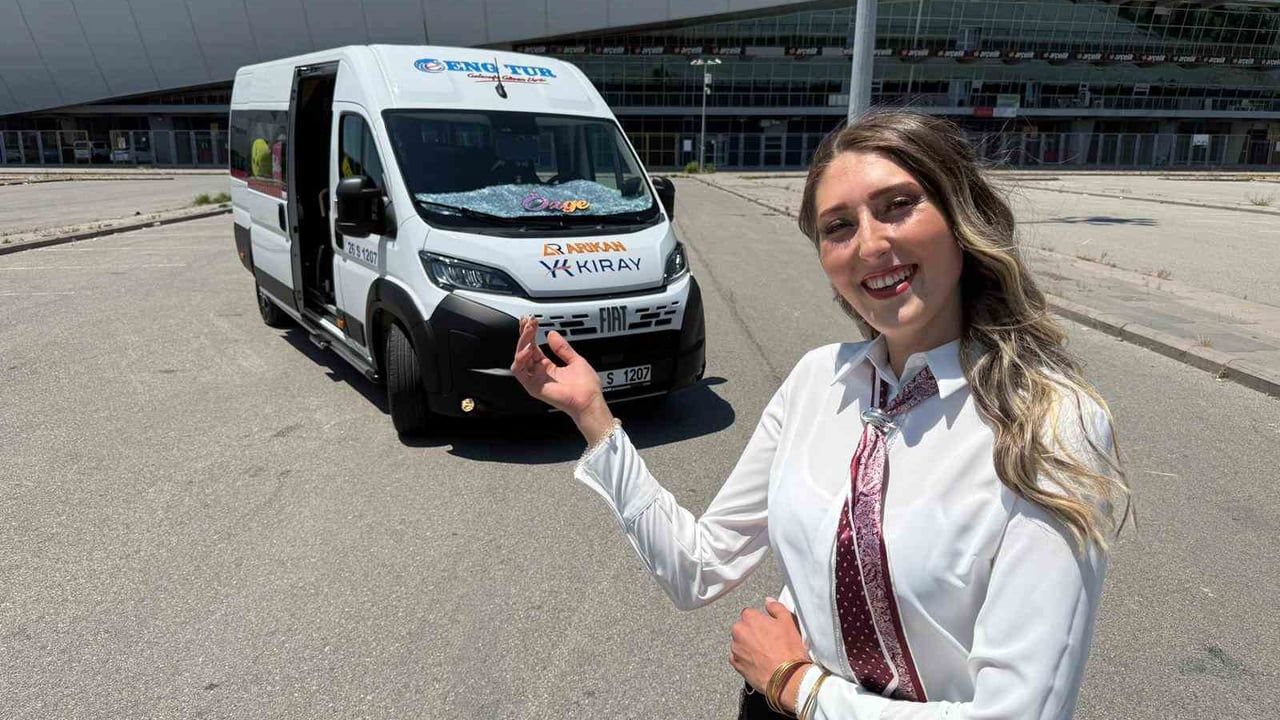 Eskişehir’de üniversite mezunu kadın servis şoförü ön yargılara karşı direksiyonu sallıyor