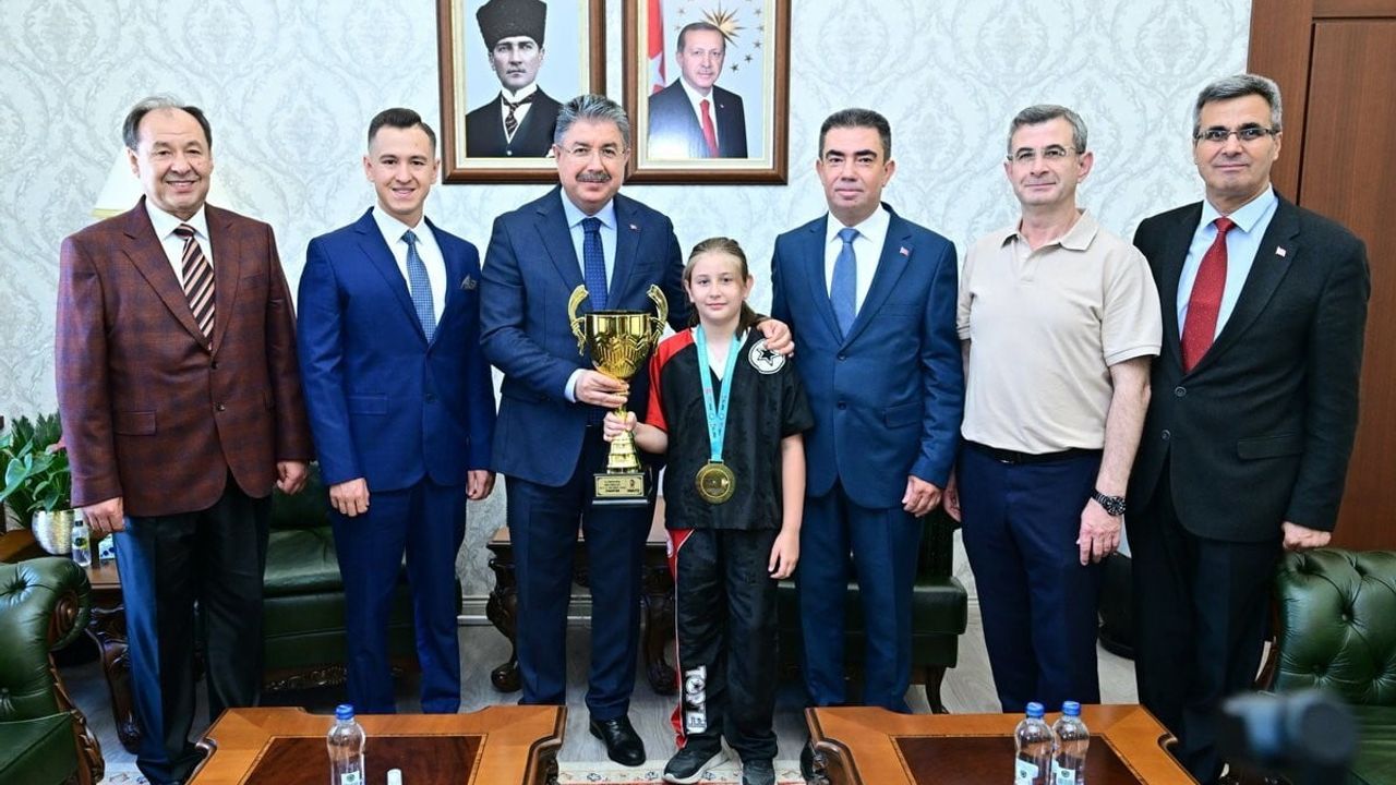 Eskişehir'in gururu Asel Özdalgın vali Erdinç Yılmaz'ı ziyaret etti
