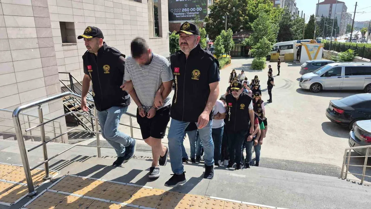 Eskişehir merkezli 4 ilde dolandırıcılık operasyonu: 12 gözaltı