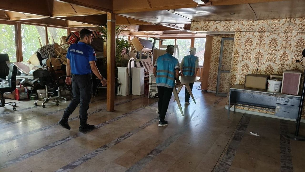 Eskişehir öğretmenevi’nin eşyalarını denetimli serbestlik yükümlüleri taşıyor