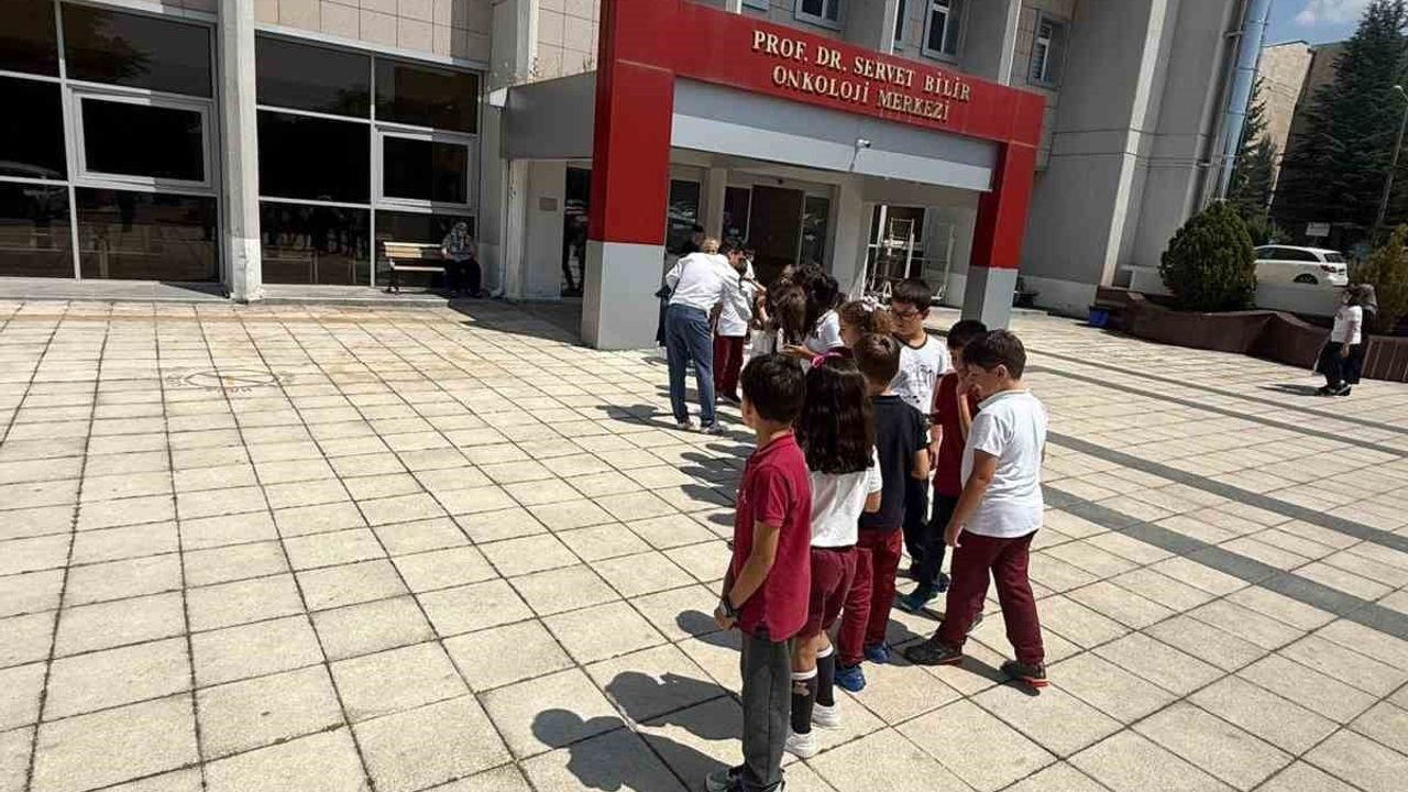 Eskişehir Osmangazi Üniversitesi ve Atayurt öğrencilerinden çocuk onkoloji servisine anlamlı destek