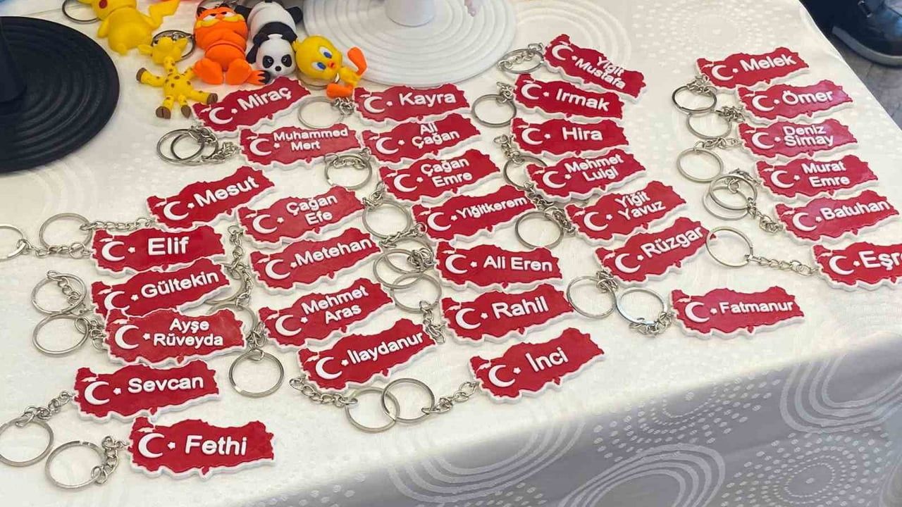 Eskişehir Vali Münir Raif Güney İlkokulu'nda yıl sonu sergisi yoğun ilgi gördü