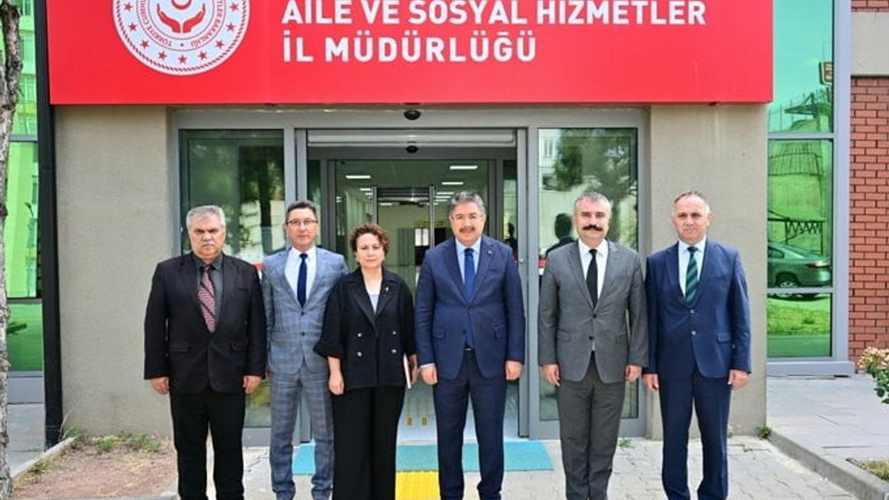 Eskişehir valisi Erdinç Yılmaz, Aile ve Sosyal Hizmetler İl Müdürlüğü'nde brifing aldı