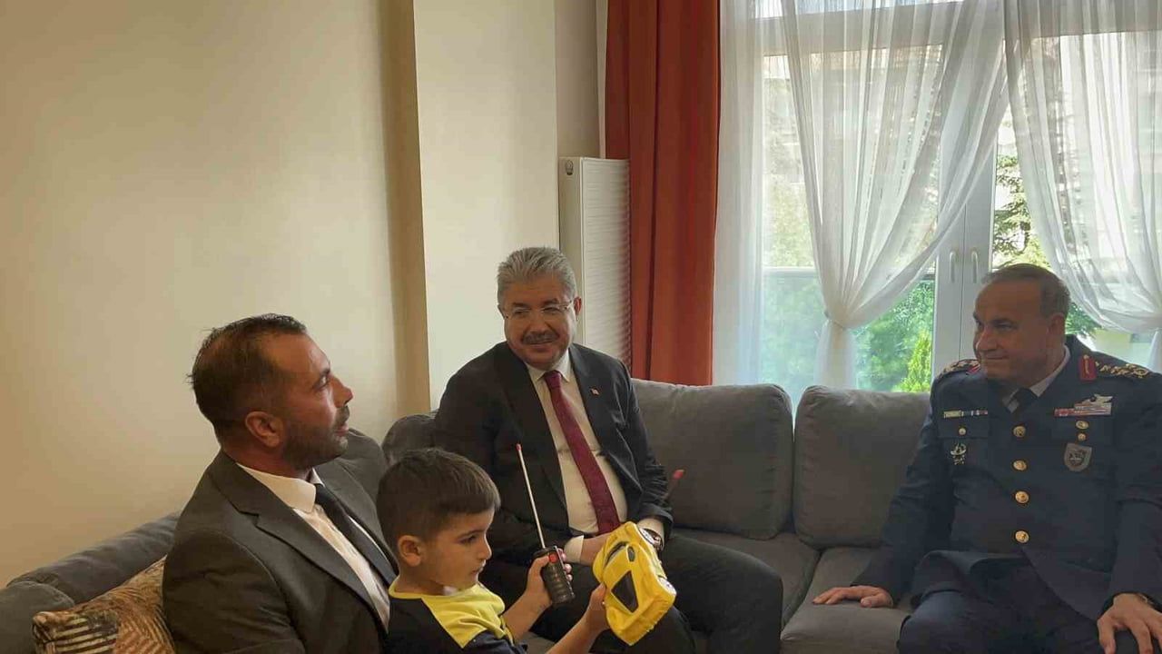 Eskişehir valisi Yılmaz, 15 Temmuz gazilerini evlerinde ziyaret etti