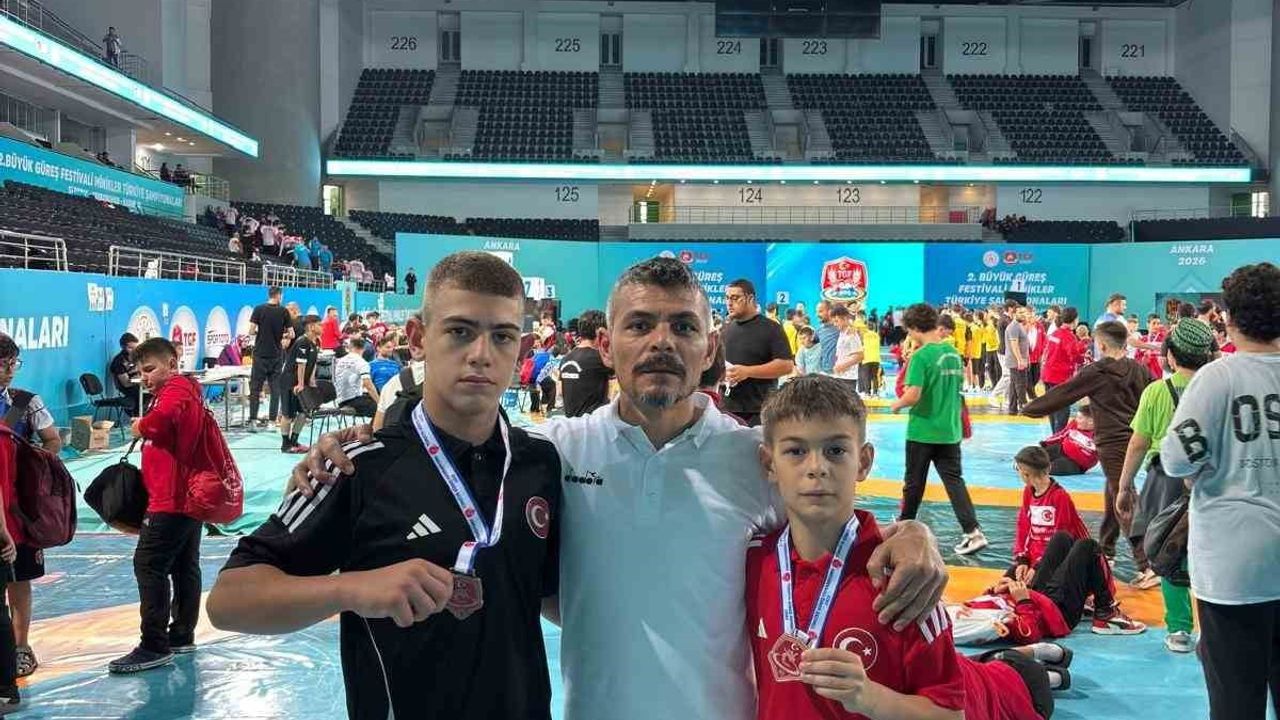 Eskişehirli güreşçiler Türkiye şampiyonasından madalya ve dereceyle döndü