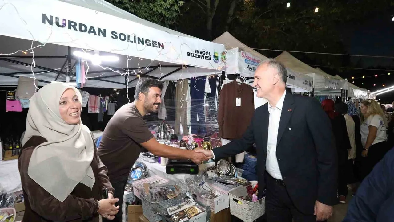 Esnafı ve ziyaretçiyi buluşturan Hanımeli alışveriş şenliği sürüyor
