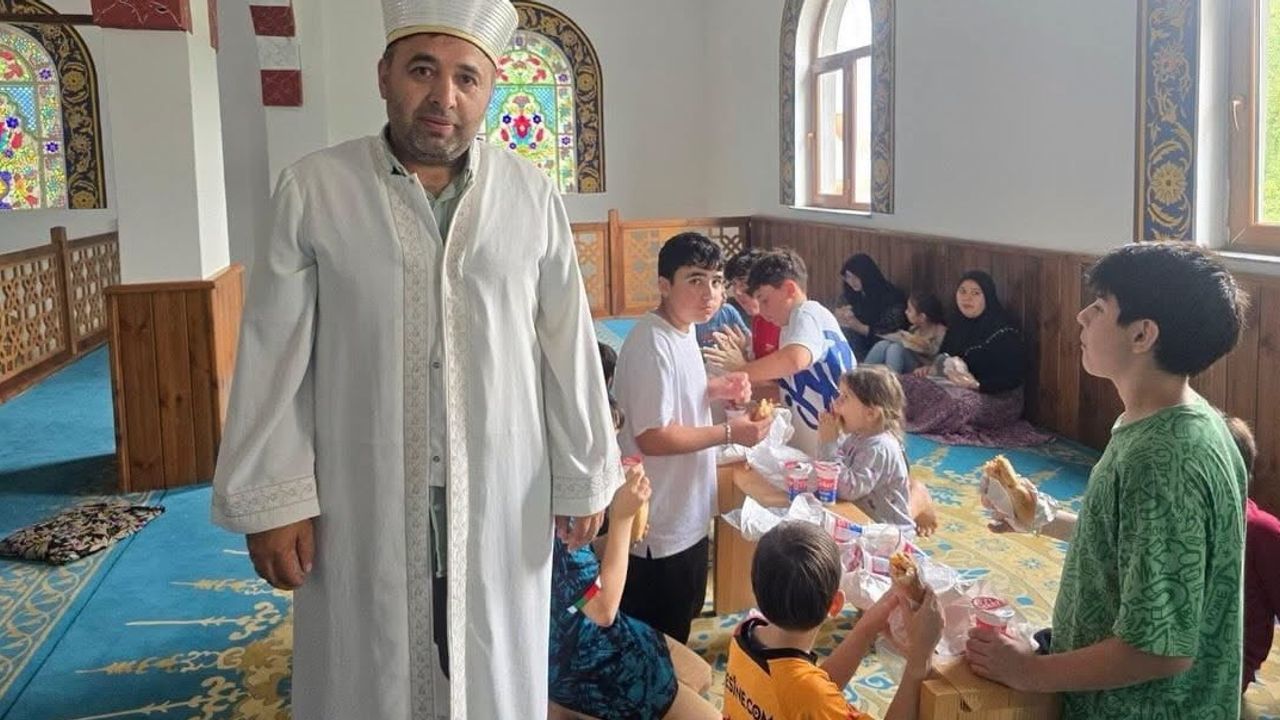 Esnaftan öğrencilere tostla Kur'an teşviki