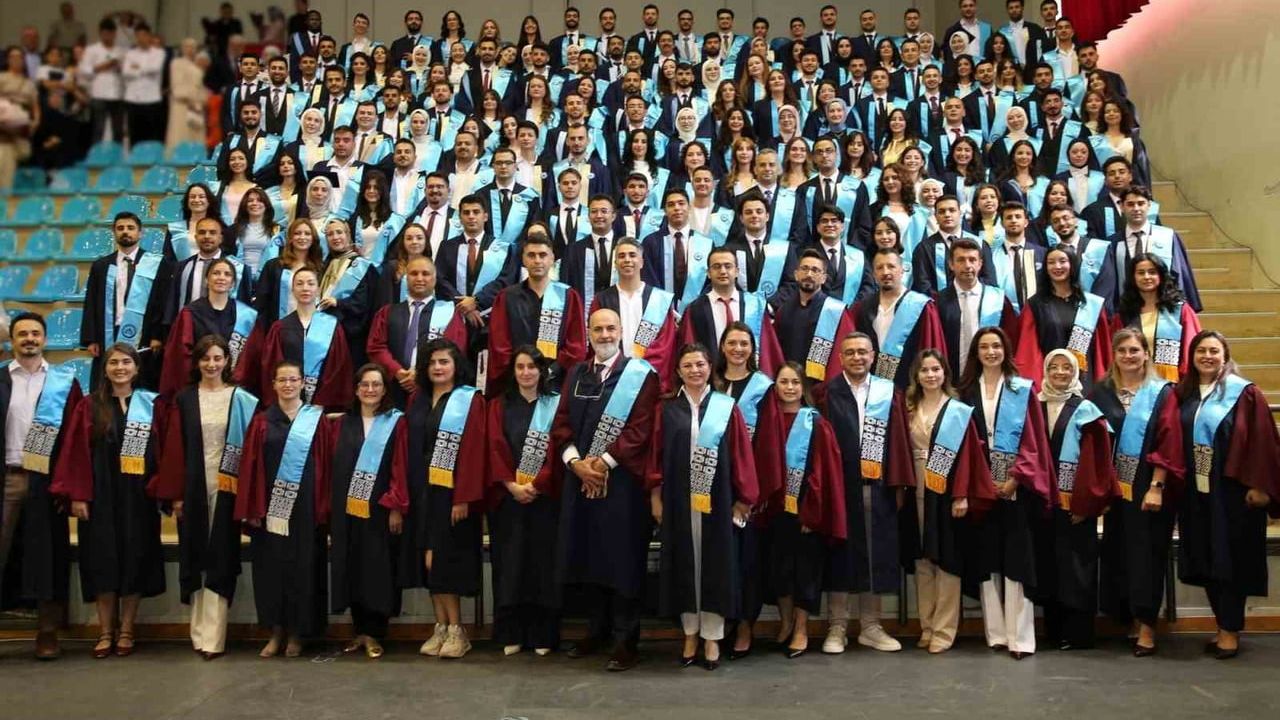 ESOGÜ diş hekimleri mesleğe adım attı: 2026 mezunları diplomalarını aldı