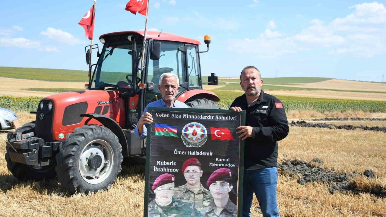 Evrensekiz'de 45 dönümlük tarlaya '15 Temmuz şehitlerimizi rahmetle anıyoruz' yazısı işlendi