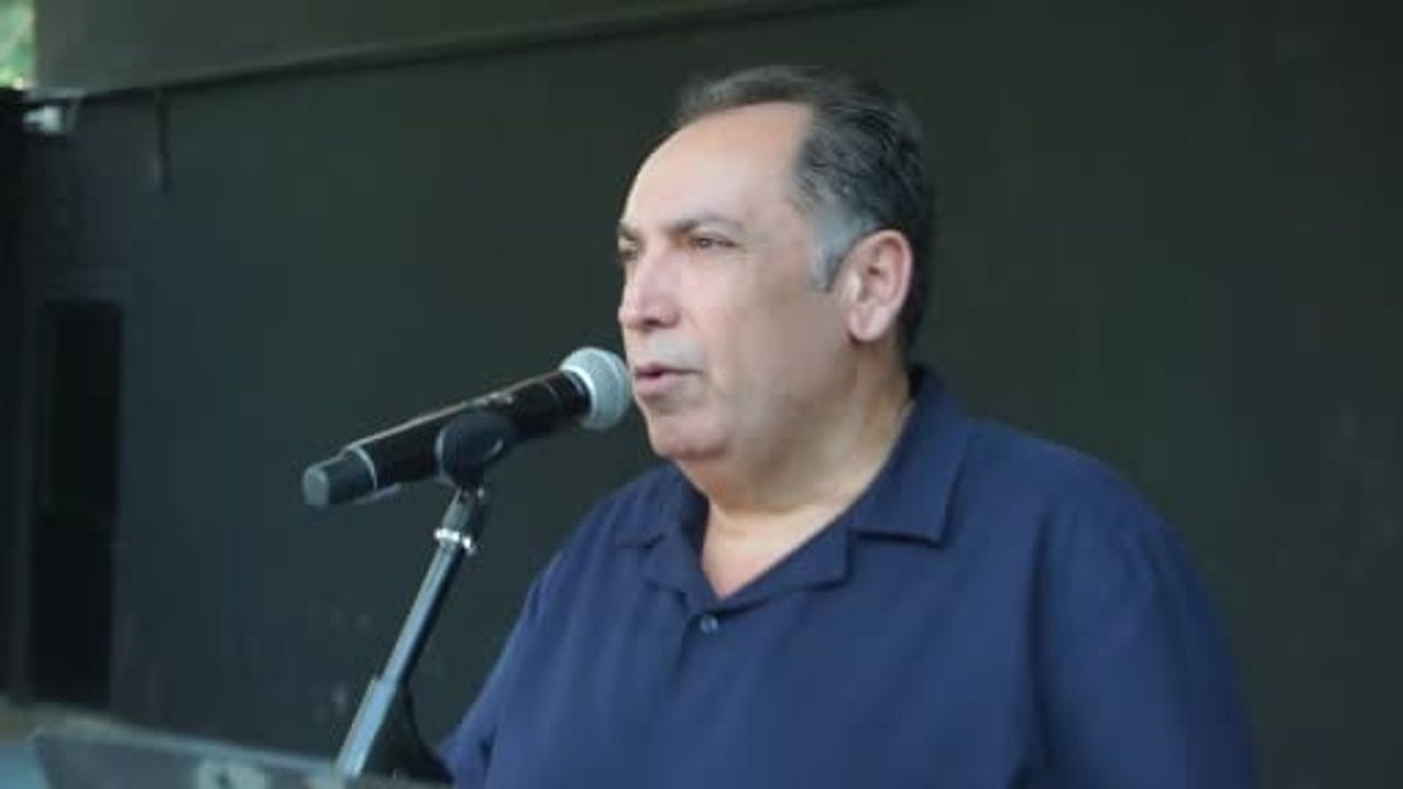 Faruk Sofuoğlu İzmir'de 80'ler ve 90'ların mahalle samimiyetini canlandırdı