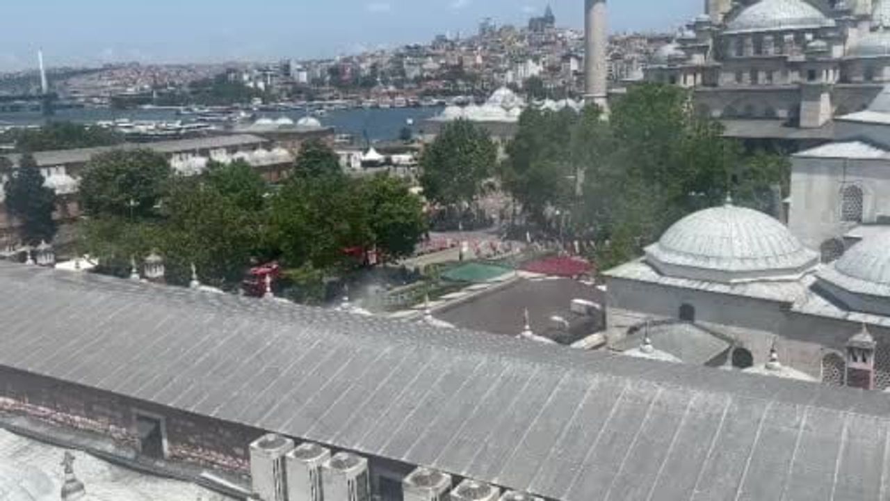 Fatih Eminönü'nde iş yerinde yangın çıktı