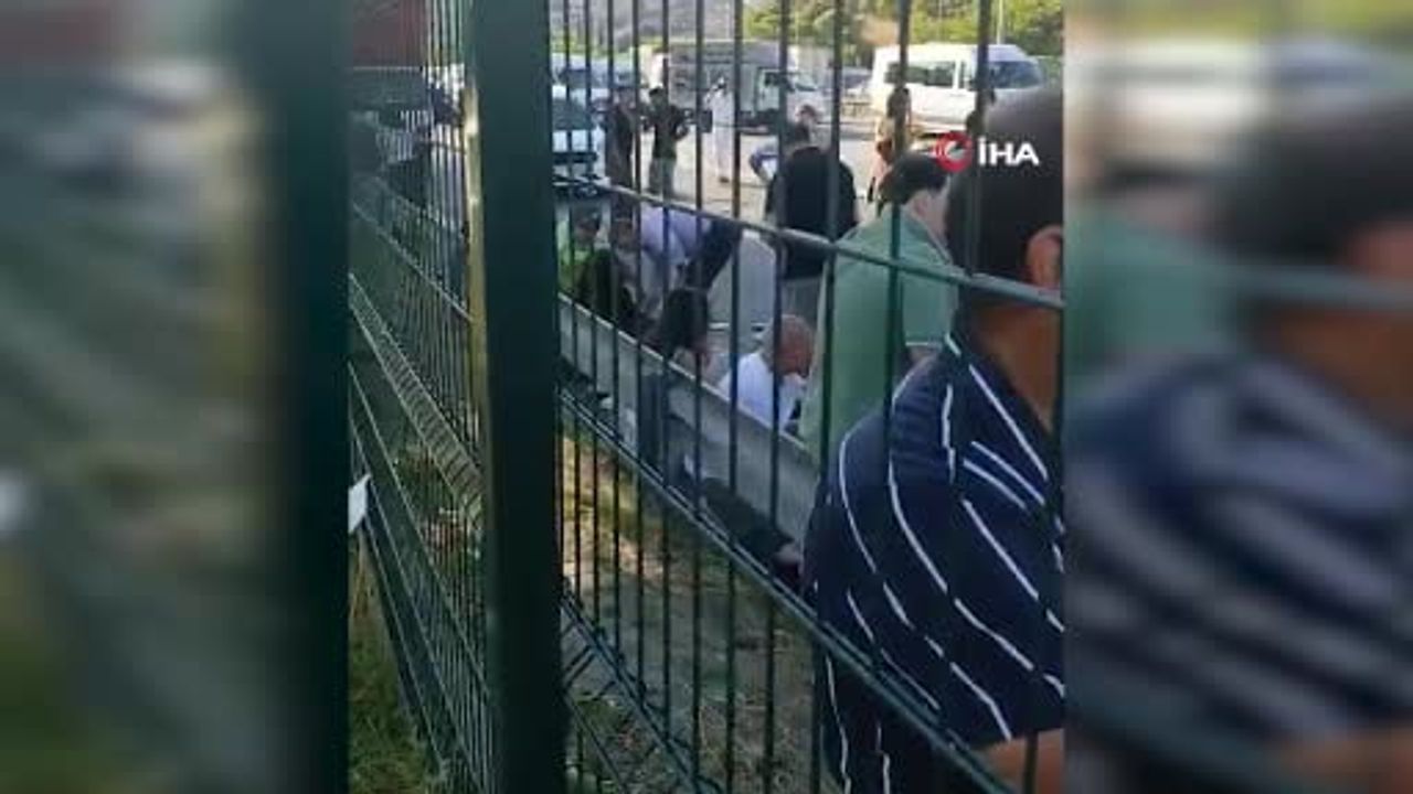 Fatih Sultan Mehmet Köprüsü çıkışında servis minibüsü yan yattı