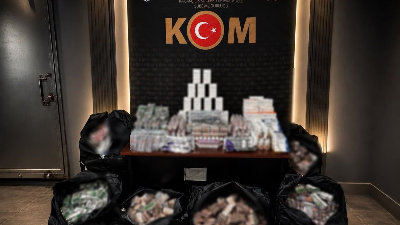 Fatih'te 98 binin üzerinde kaçak ilaç ele geçirildi: 2 kişi gözaltında
