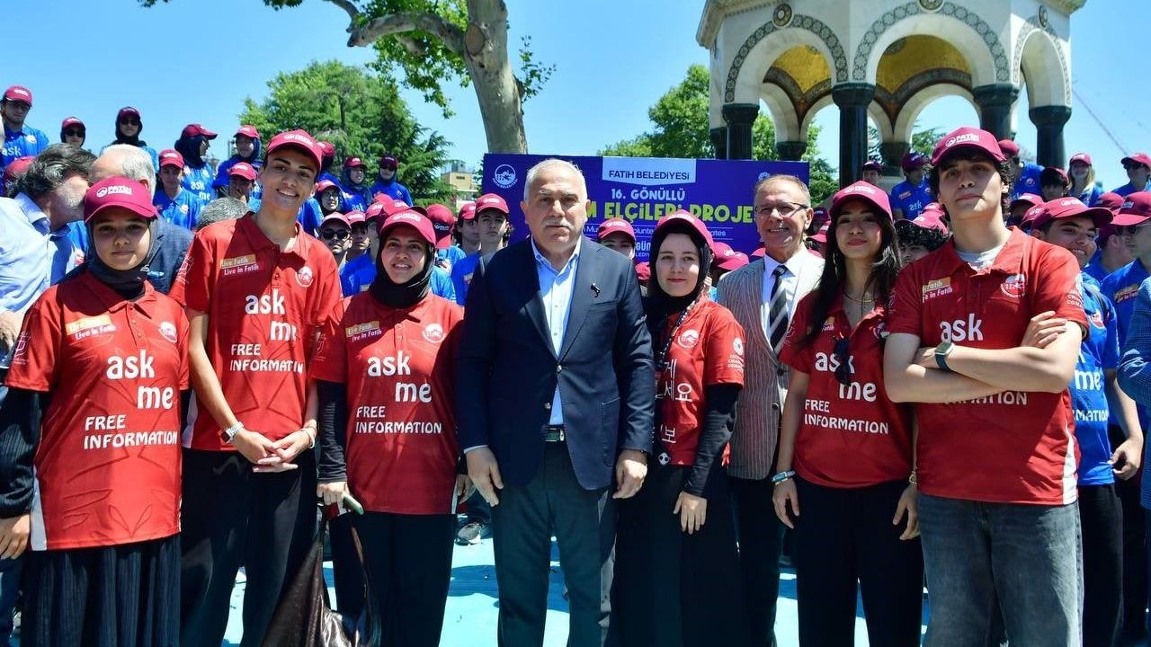 Fatih'te gönüllü turizm elçileri göreve başladı