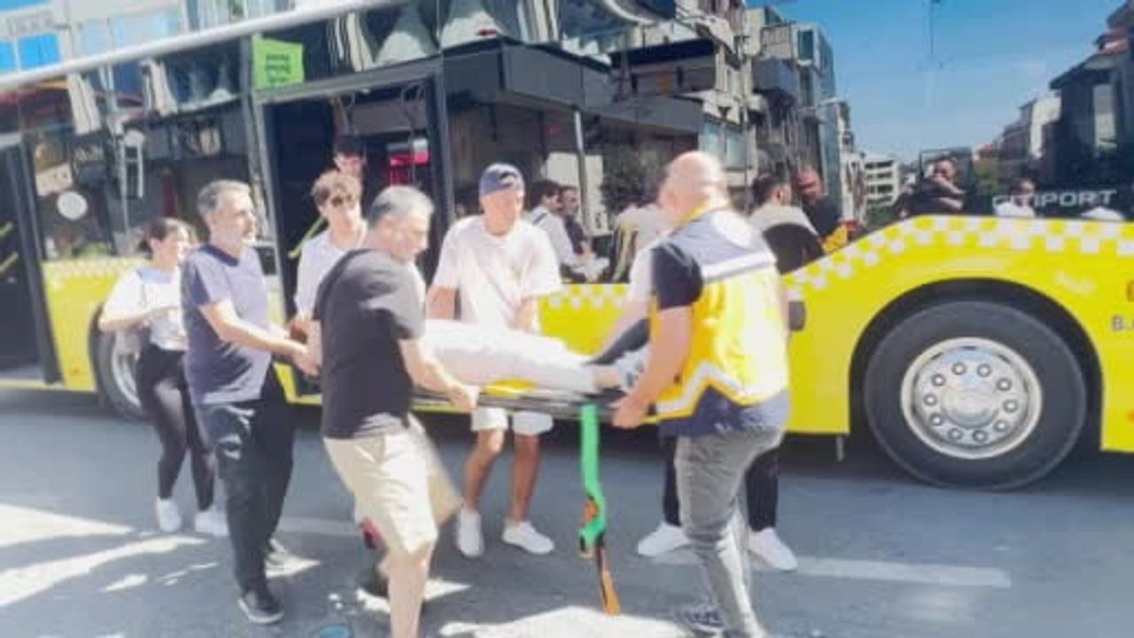 Fatih’te İETT otobüsü ile ambulans çarpıştı: 3 yaralı