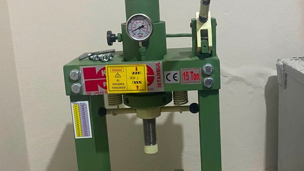 Fatih'te pres makineleriyle birlikte 31 kilogram kokain ele geçirildi