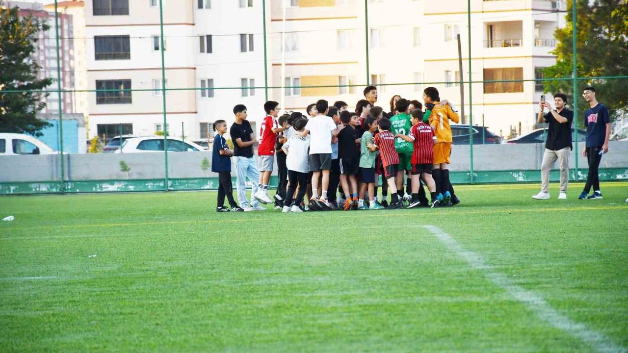 Fatih Yurt SK U13 liginde şampiyon oldu