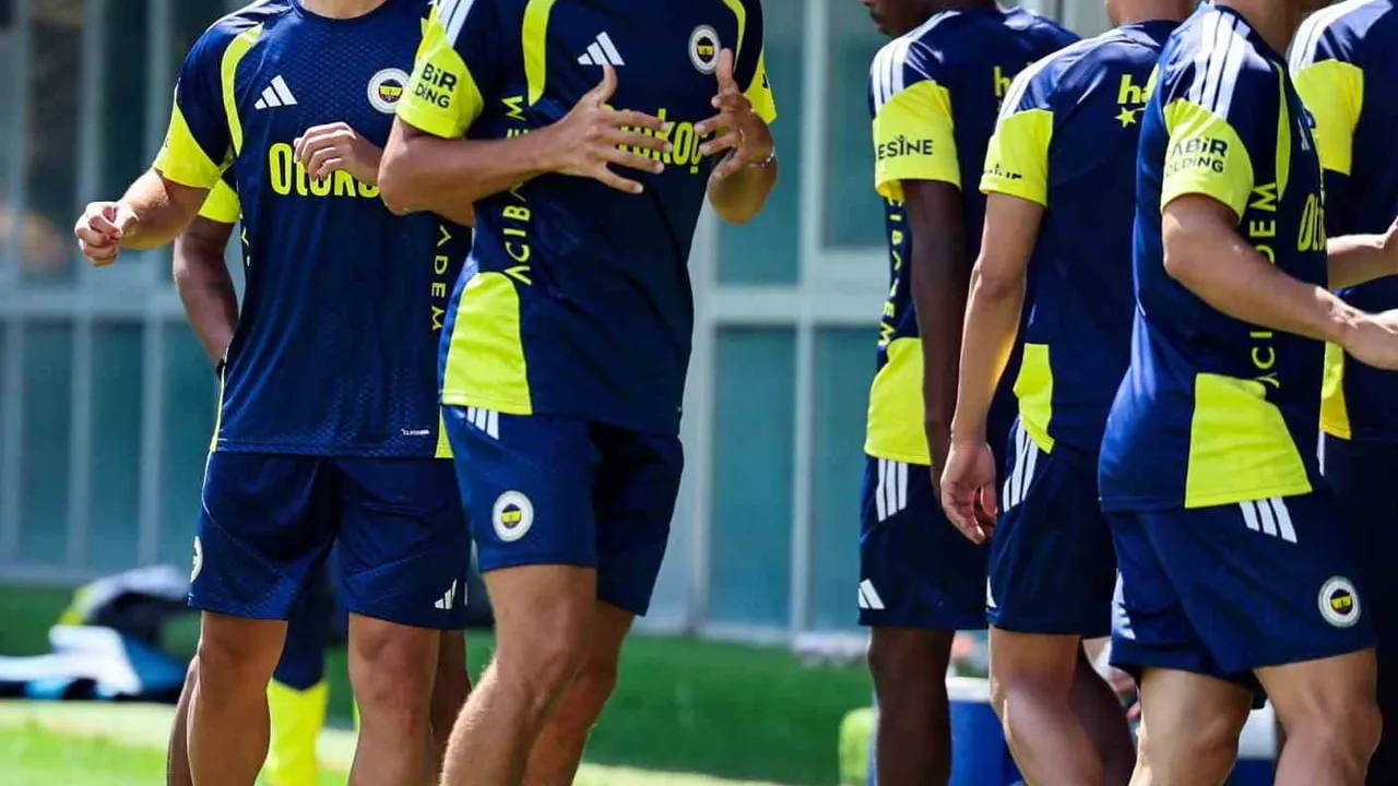 Fenerbahçe, Avusturya kampı öncesi Can Bartu Tesisleri'nde çalıştı