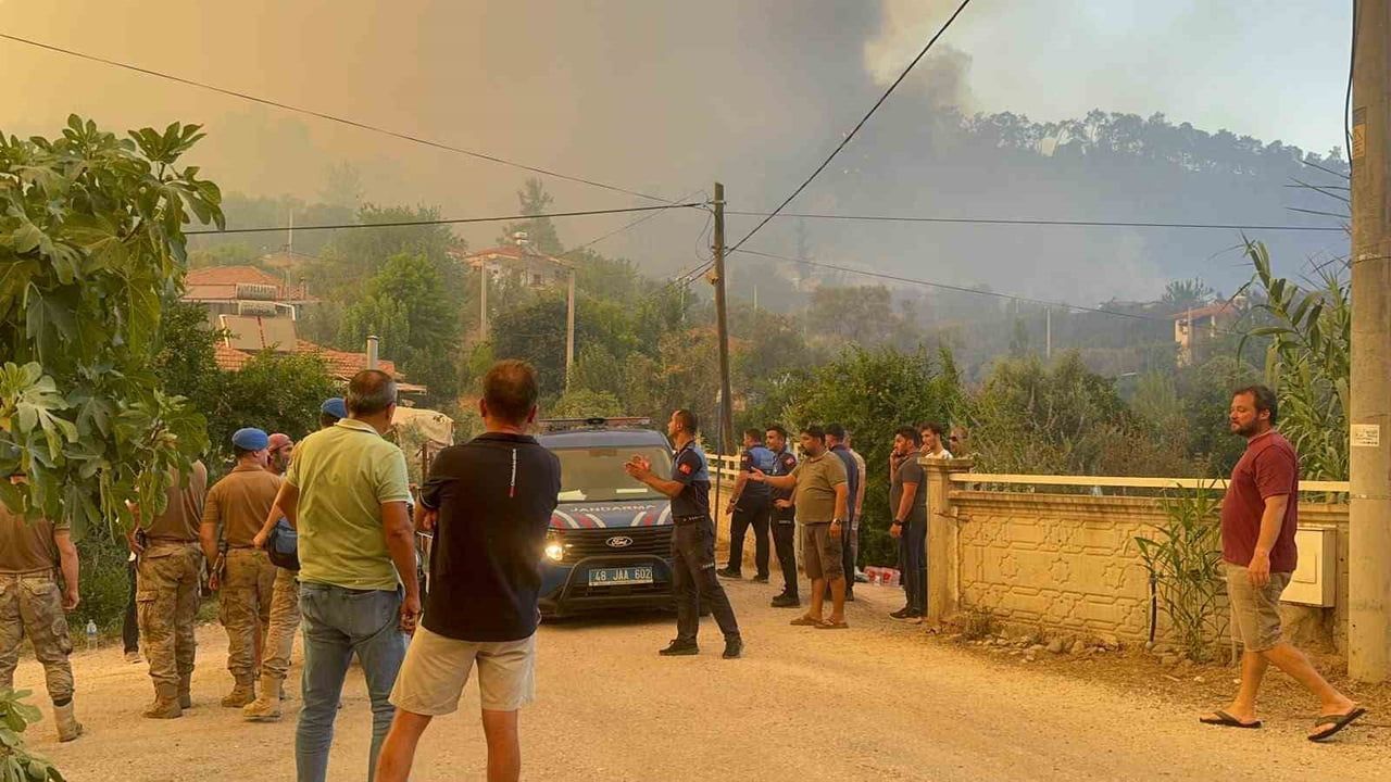 Fethiye'de orman yangını: tedbir amaçlı bir mahalle boşaltılıyor