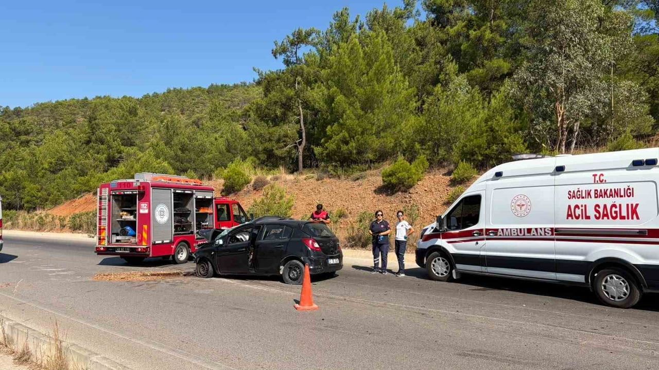 Fethiye'de refüjü aşan araç karşı şeride geçince bir kişi yaşamını yitirdi