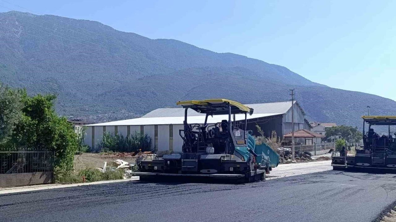 Fethiye toptancı hal bölgesinde yollar yenileniyor