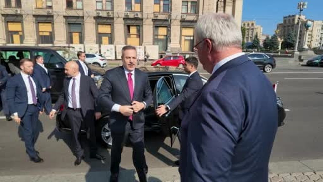 Fidan Kiev'de Bağımsızlık Meydanı'ndaki anma törenine katıldı
