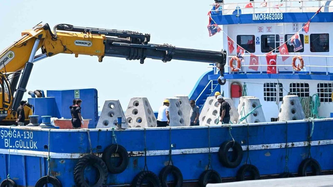 Finike açıklarına 50 yapay resif indirildi: deniz yaşamını canlandırma hamlesi